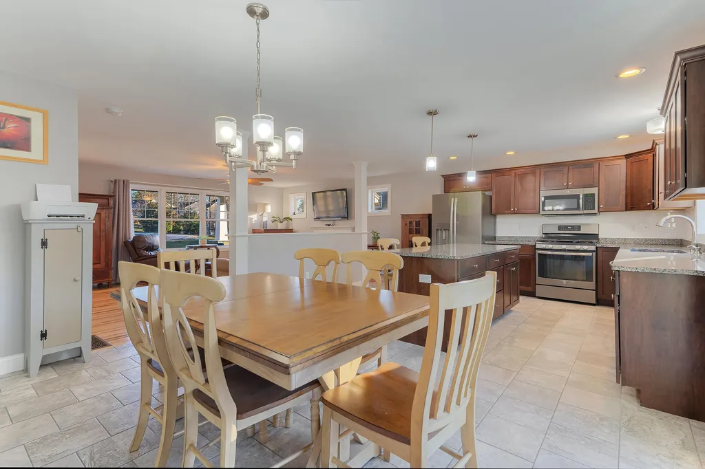 203 Breezy Way Barrington NH 03825