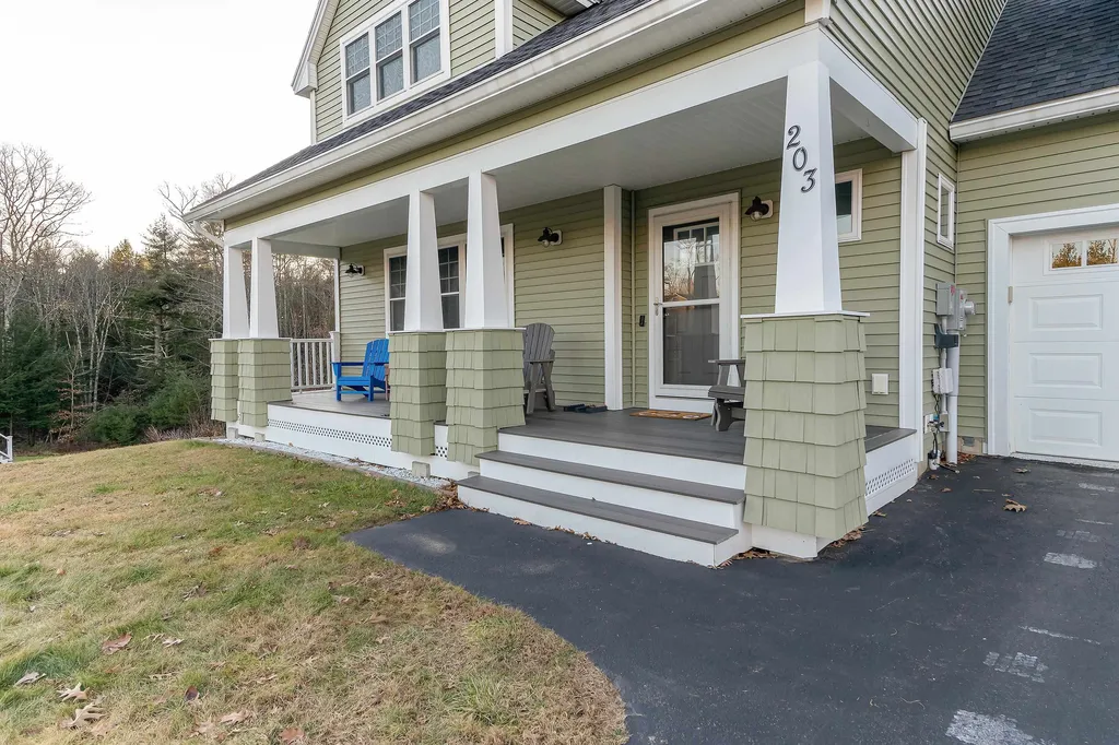 203 Breezy Way Barrington NH 03825