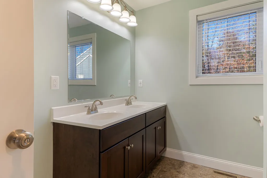 203 Breezy Way Barrington NH 03825
