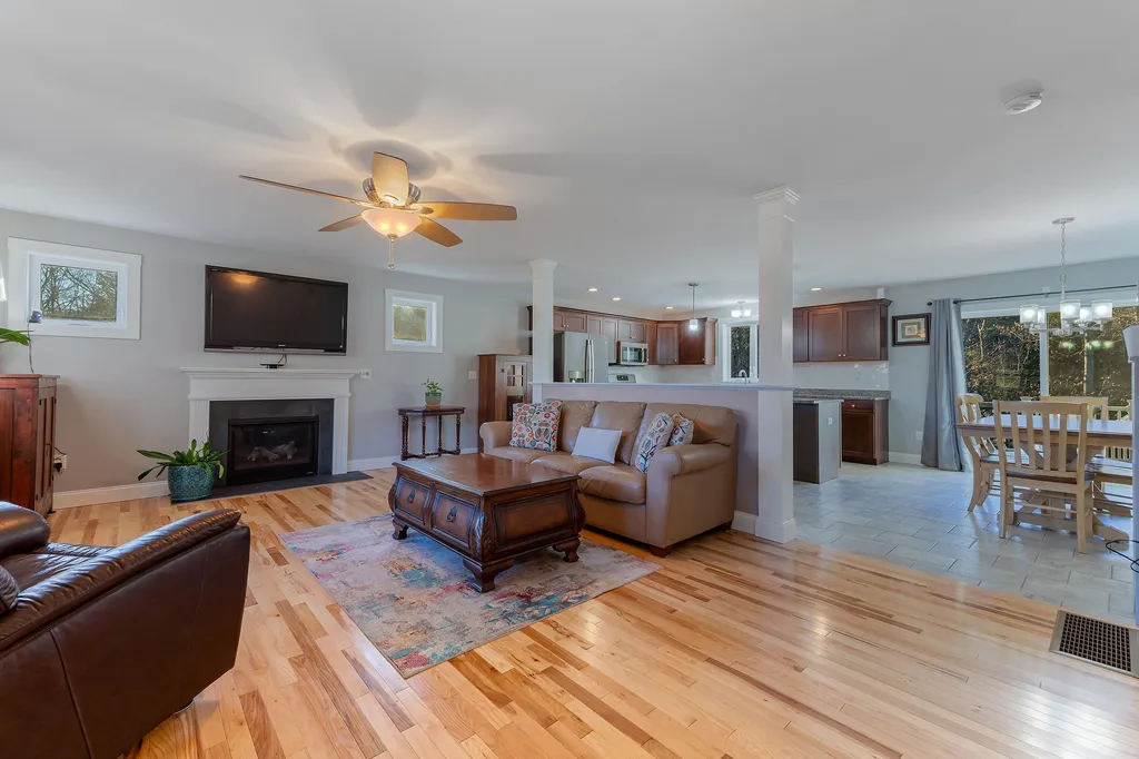 203 Breezy Way Barrington NH 03825