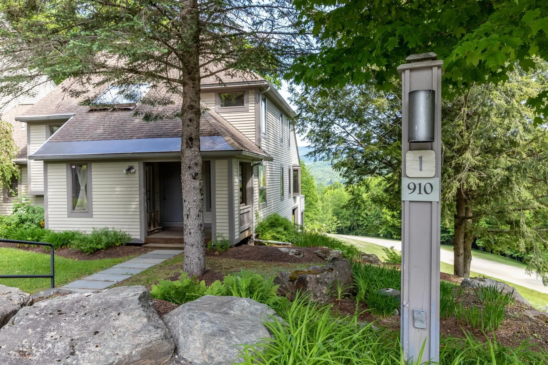 910 Brook Road Stowe VT 05672