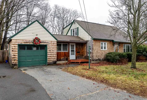 13 Chase Street Hudson NH 03051