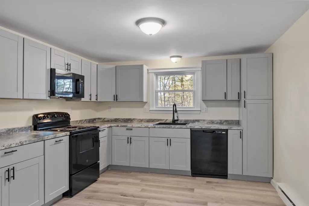 43 Gowing Road Hudson NH 03051
