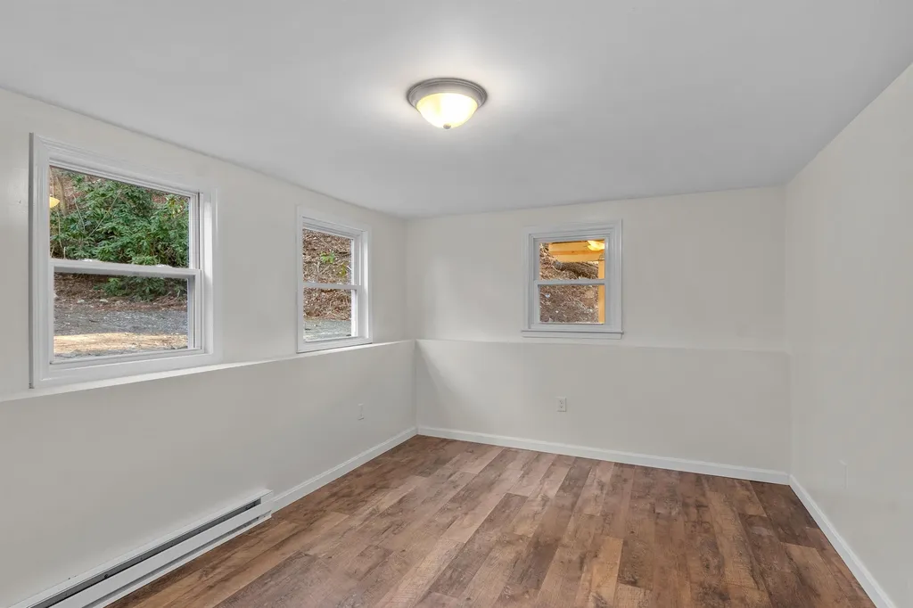 43 Gowing Road Hudson NH 03051