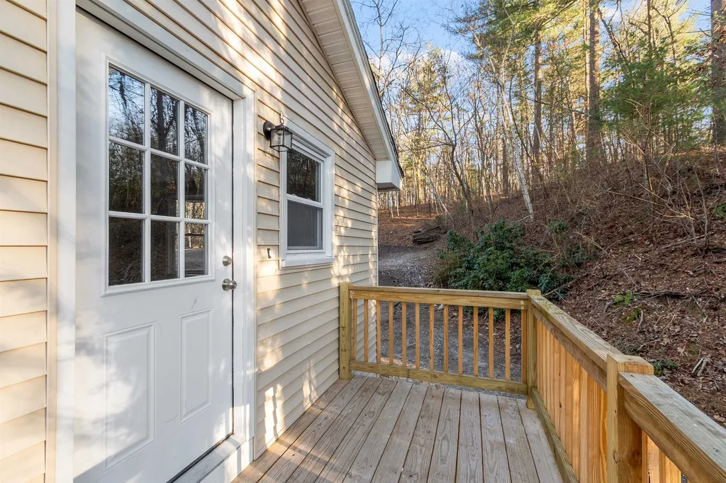 43 Gowing Road Hudson NH 03051