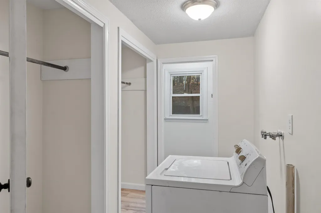 43 Gowing Road Hudson NH 03051