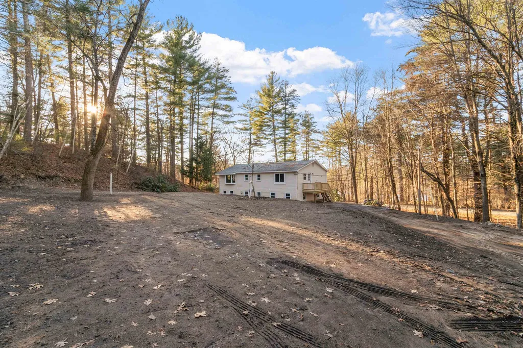 43 Gowing Road Hudson NH 03051
