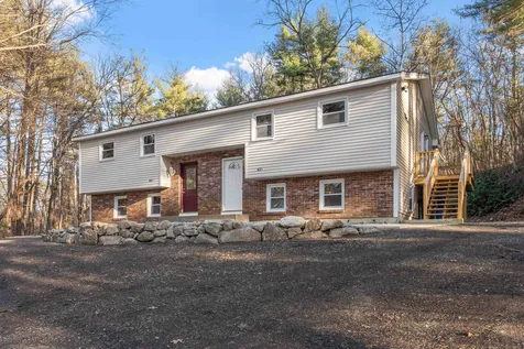 43 Gowing Road Hudson NH 03051