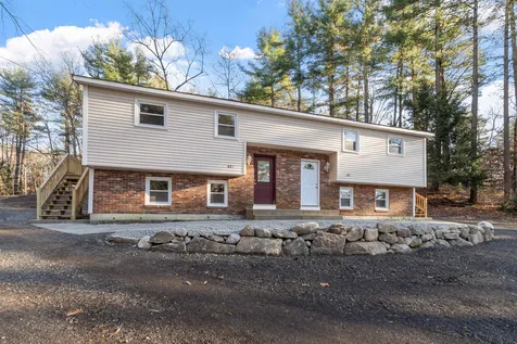 43 Gowing Road Hudson NH 03051
