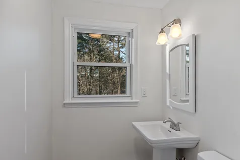 43 Gowing Road Hudson NH 03051