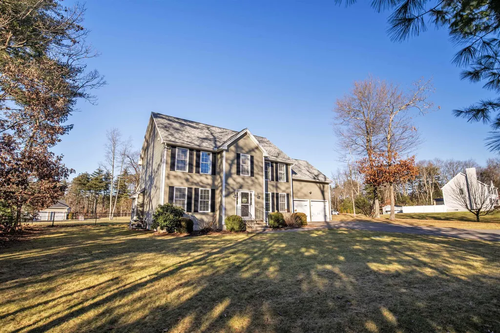 5 Fallon Drive Litchfield NH 03052