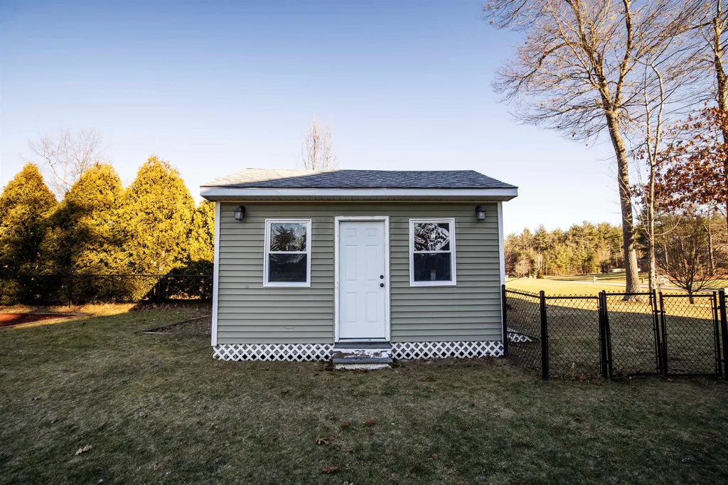 5 Fallon Drive Litchfield NH 03052