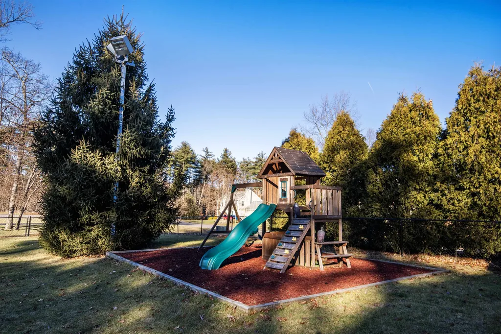 5 Fallon Drive Litchfield NH 03052