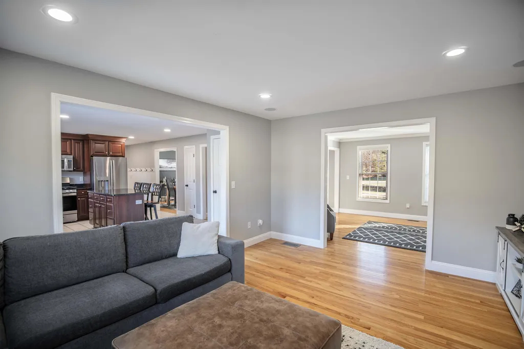5 Fallon Drive Litchfield NH 03052
