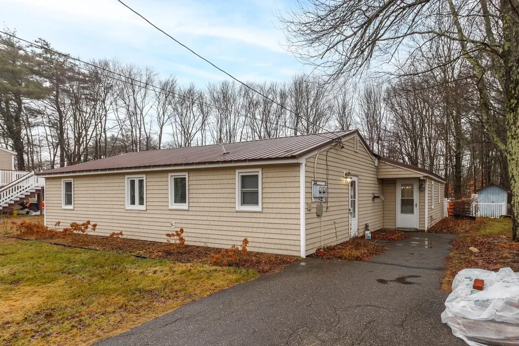 17 Elm Street Epping NH 03042