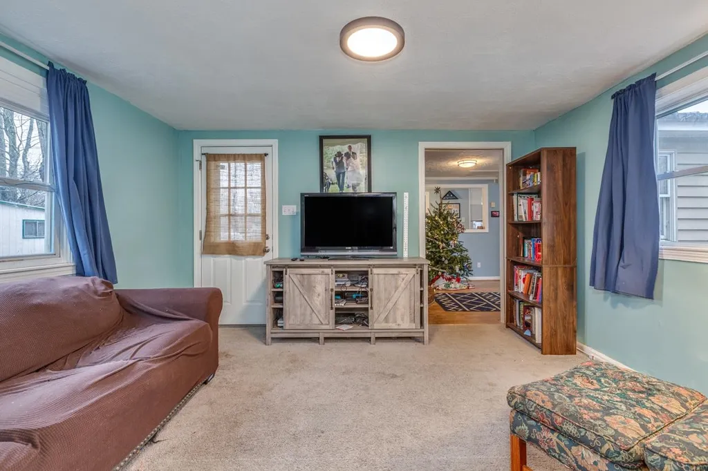 17 Elm Street Epping NH 03042