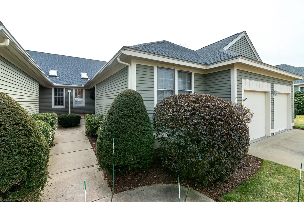 32 Pebble Beach Drive Bedford NH 03110