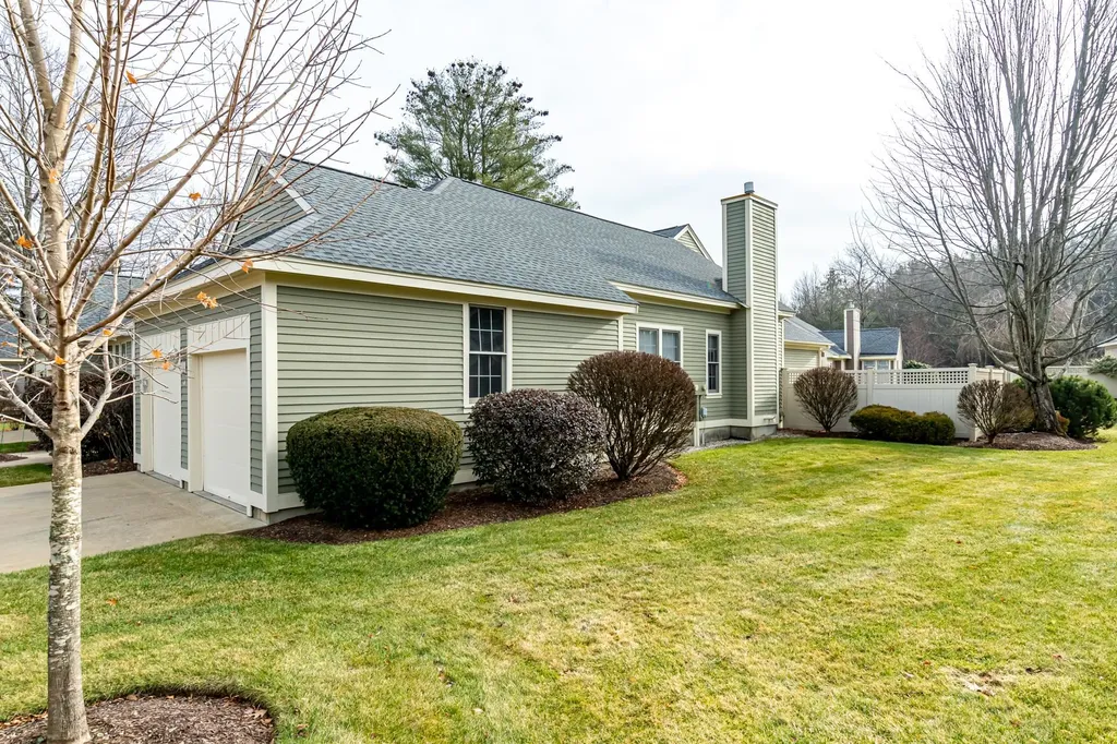 32 Pebble Beach Drive Bedford NH 03110