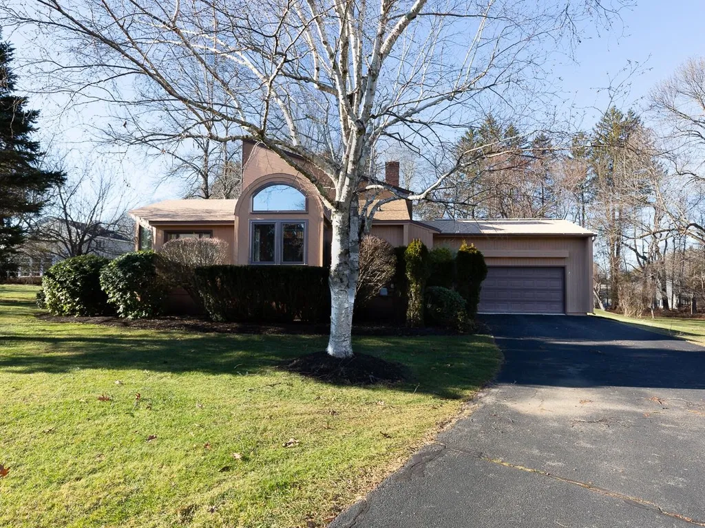 7 Apple Way Stratham NH 03885
