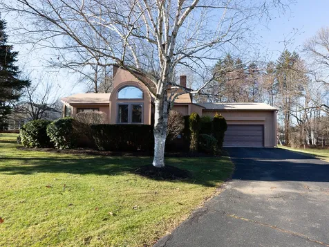7 Apple Way Stratham NH 03885