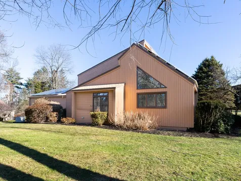 7 Apple Way Stratham NH 03885