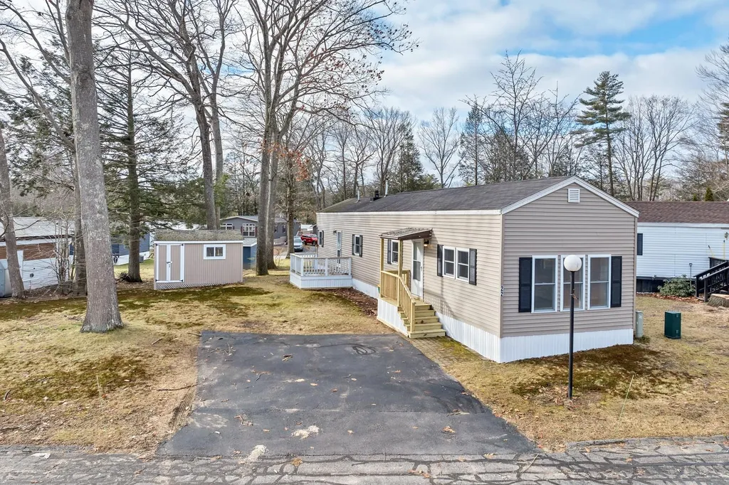 22 South Dewberry Lane Rochester NH 03867