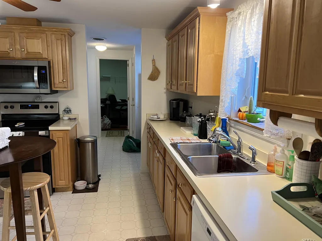 28 Constitution Way Dover NH 03820