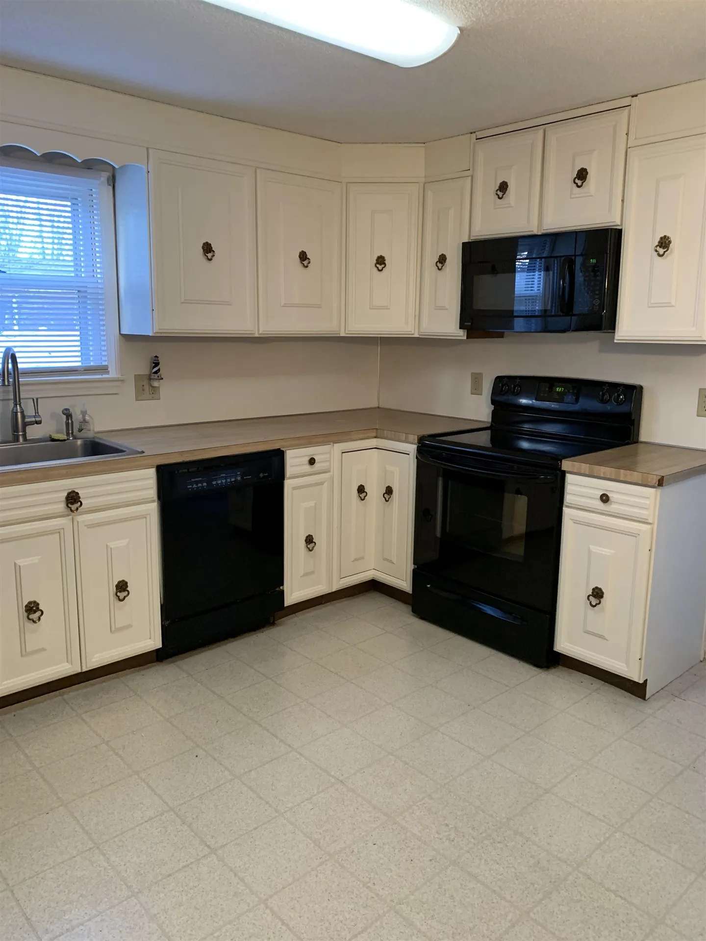 10 Colonial Circle Hampton NH 03842