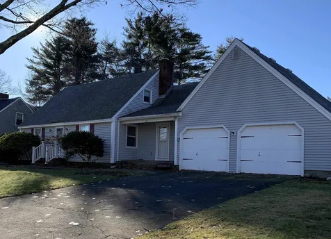 10 Colonial Circle Hampton NH 03842