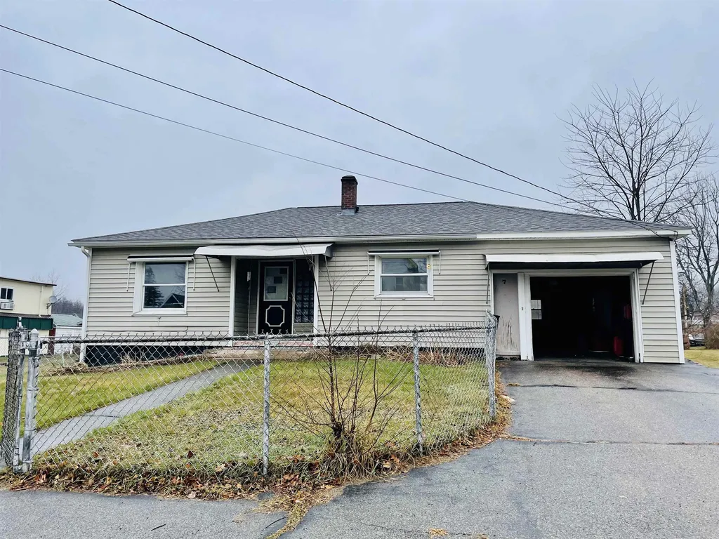 7 Mascot Street, Gorham NH Real Estate Listing MLS 4981003 Teamner