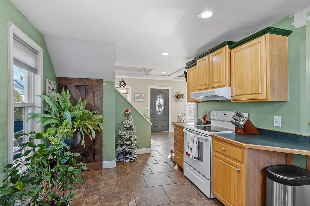 12 Warren Avenue Manchester NH 03102