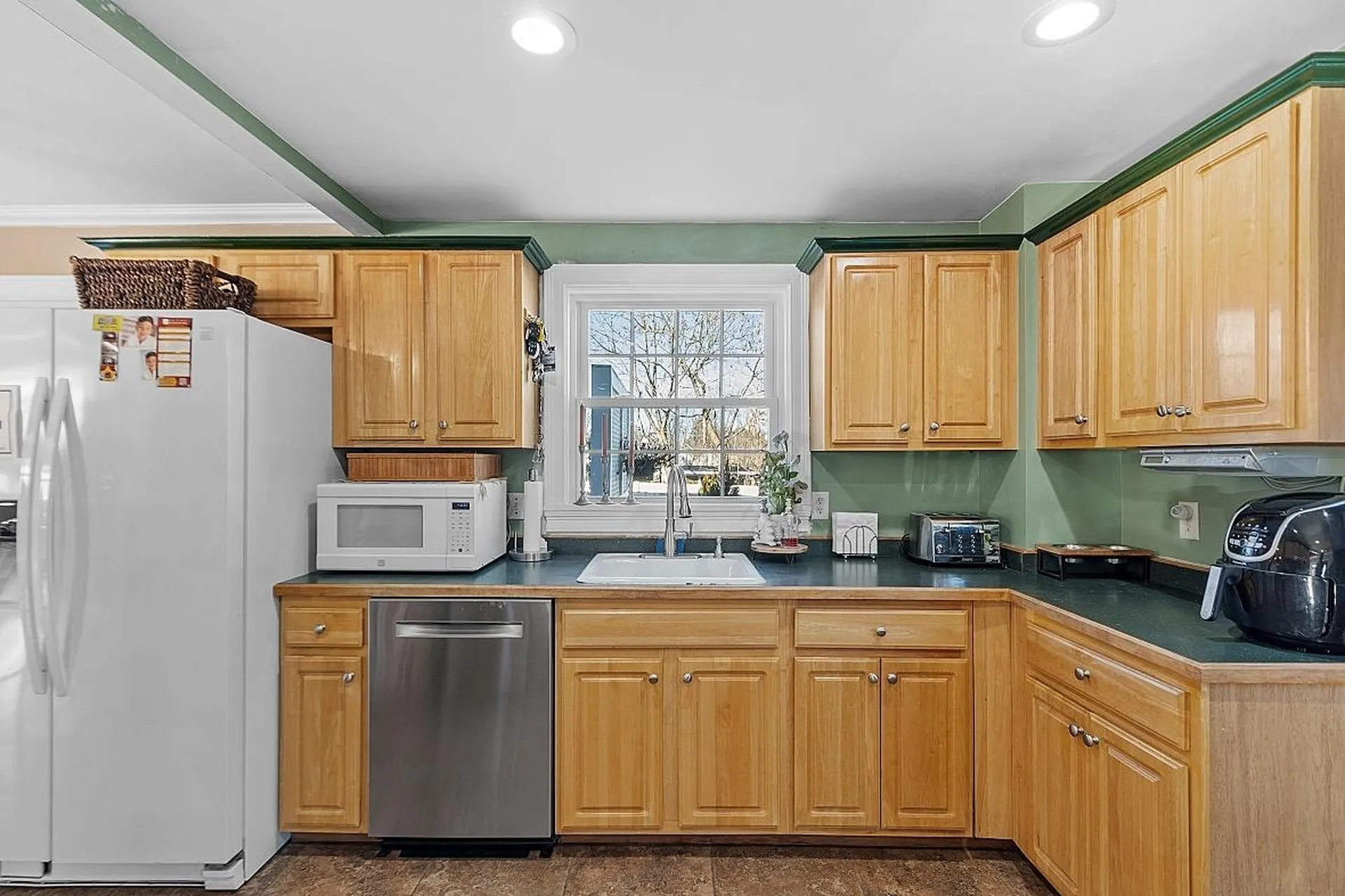 12 Warren Avenue Manchester NH 03102