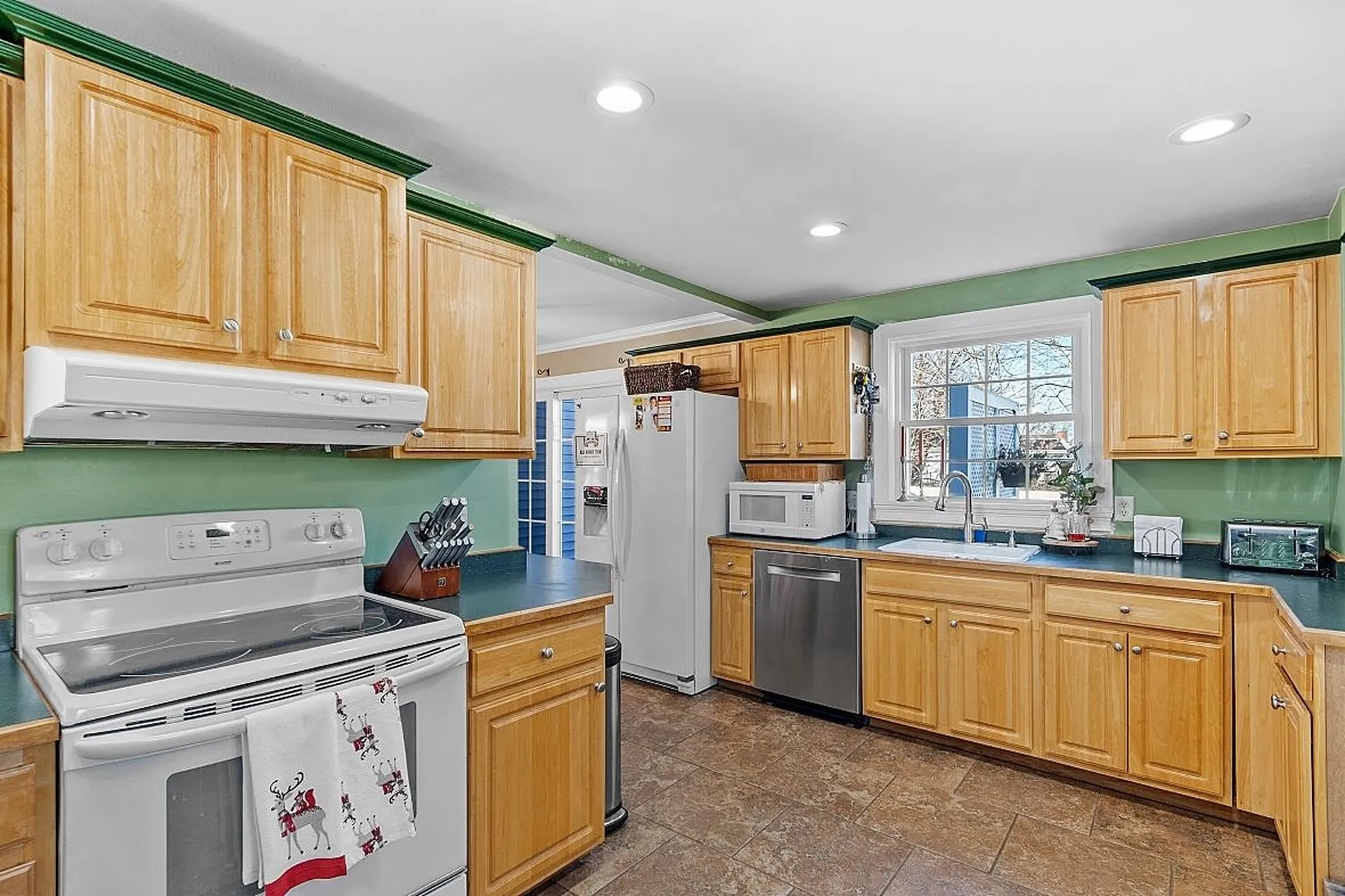 12 Warren Avenue Manchester NH 03102