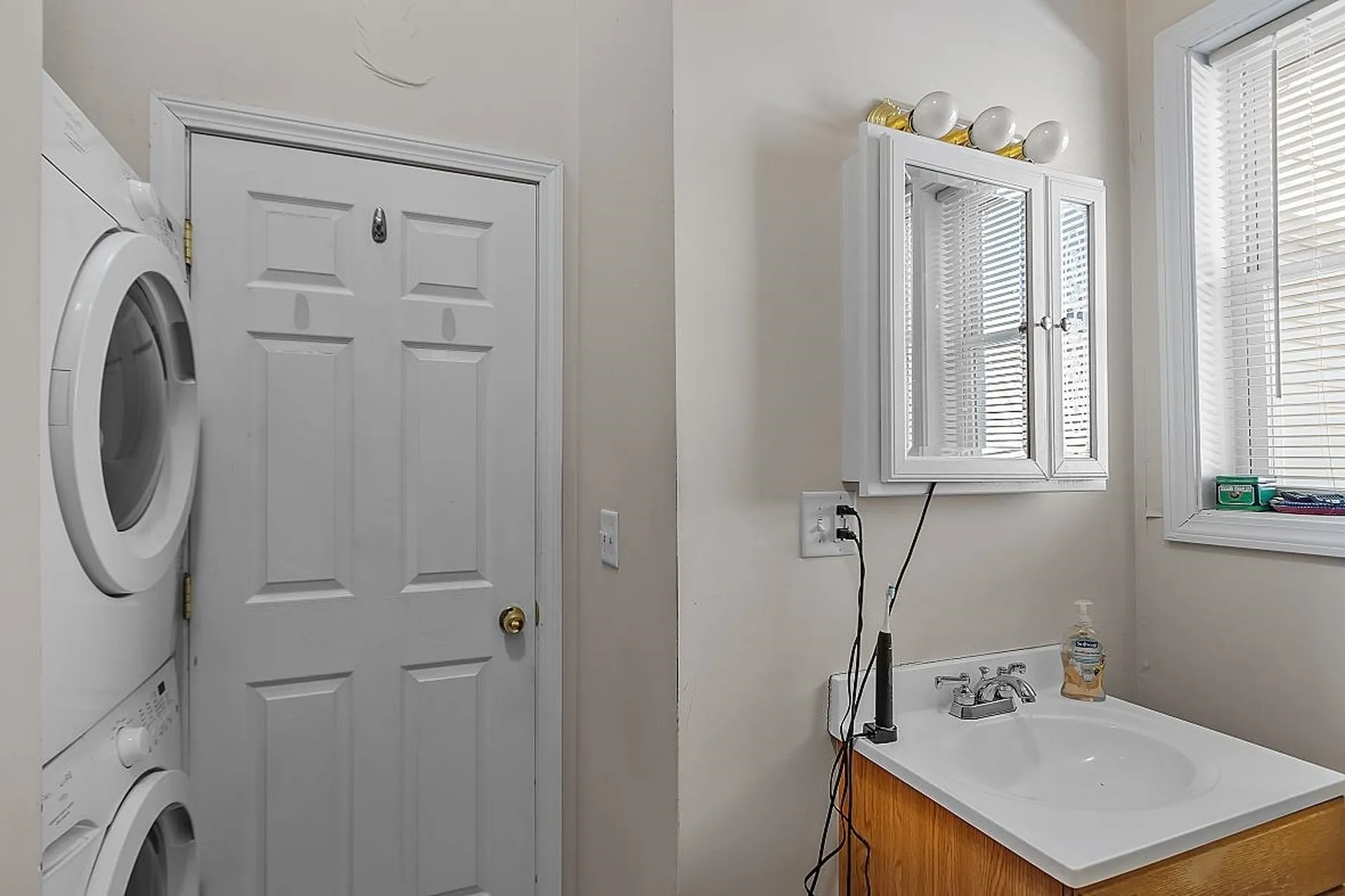 12 Warren Avenue Manchester NH 03102