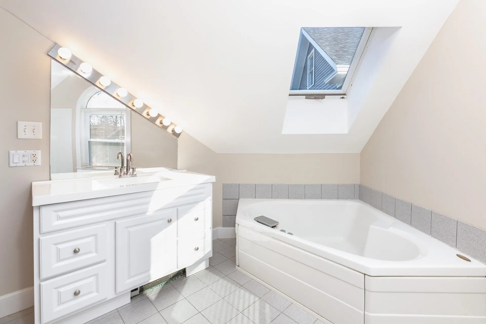 22 Dearborn Avenue Hampton NH 03842