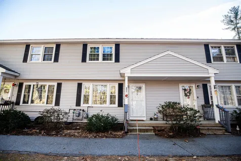 5 Holly Lane Londonderry NH 03053