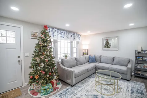 5 Holly Lane Londonderry NH 03053