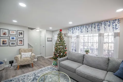 5 Holly Lane Londonderry NH 03053