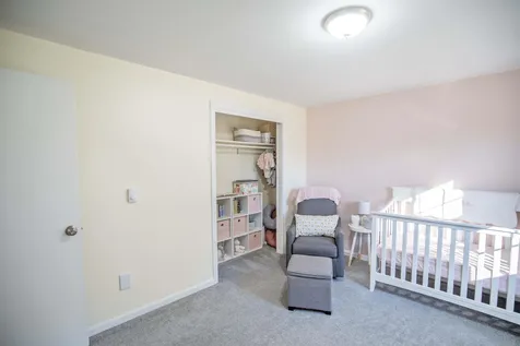 5 Holly Lane Londonderry NH 03053