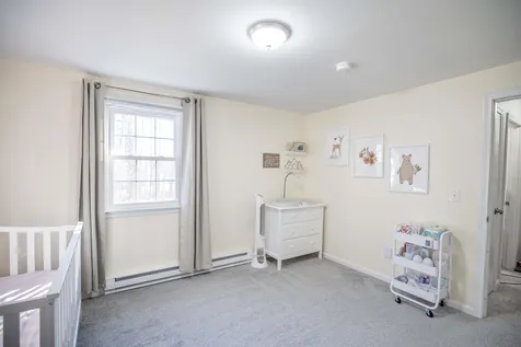 5 Holly Lane Londonderry NH 03053