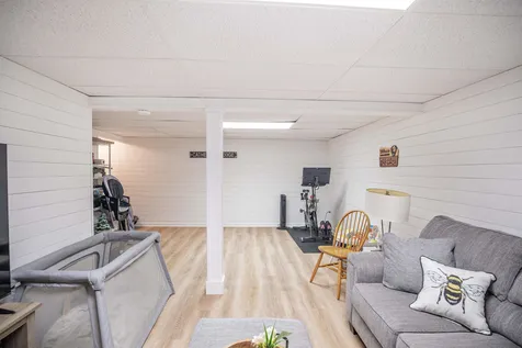 5 Holly Lane Londonderry NH 03053