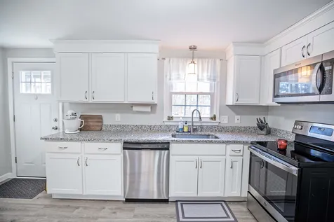 5 Holly Lane Londonderry NH 03053