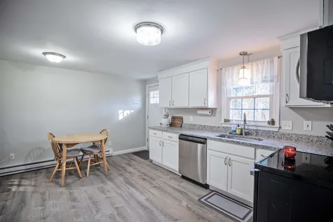 5 Holly Lane Londonderry NH 03053