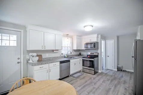 5 Holly Lane Londonderry NH 03053