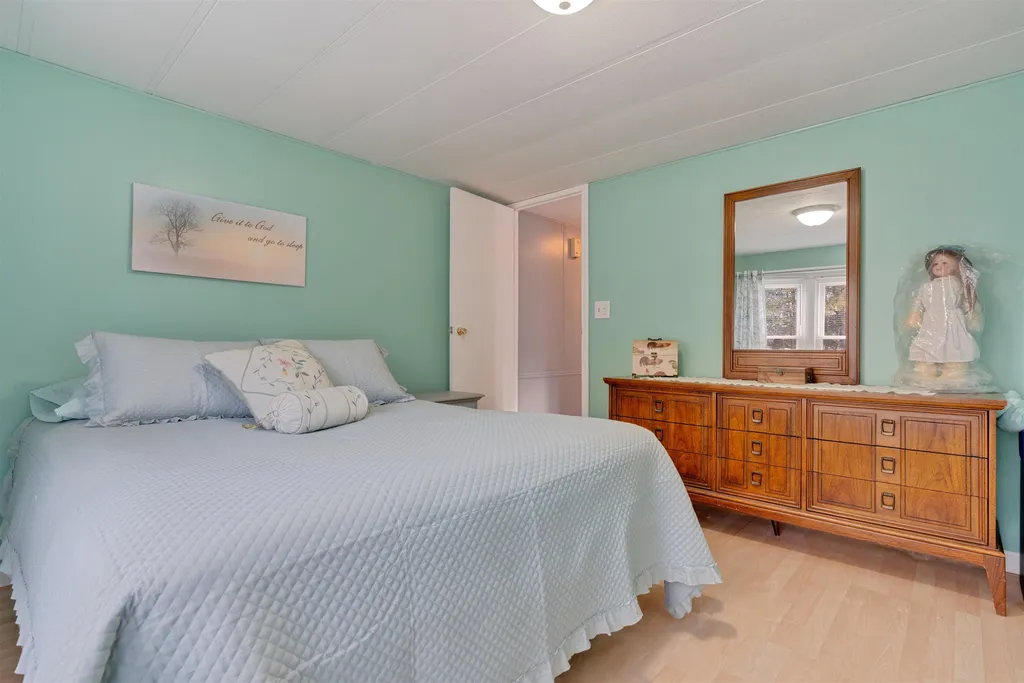 15 Daffodil Hill Lane Rochester NH 03868