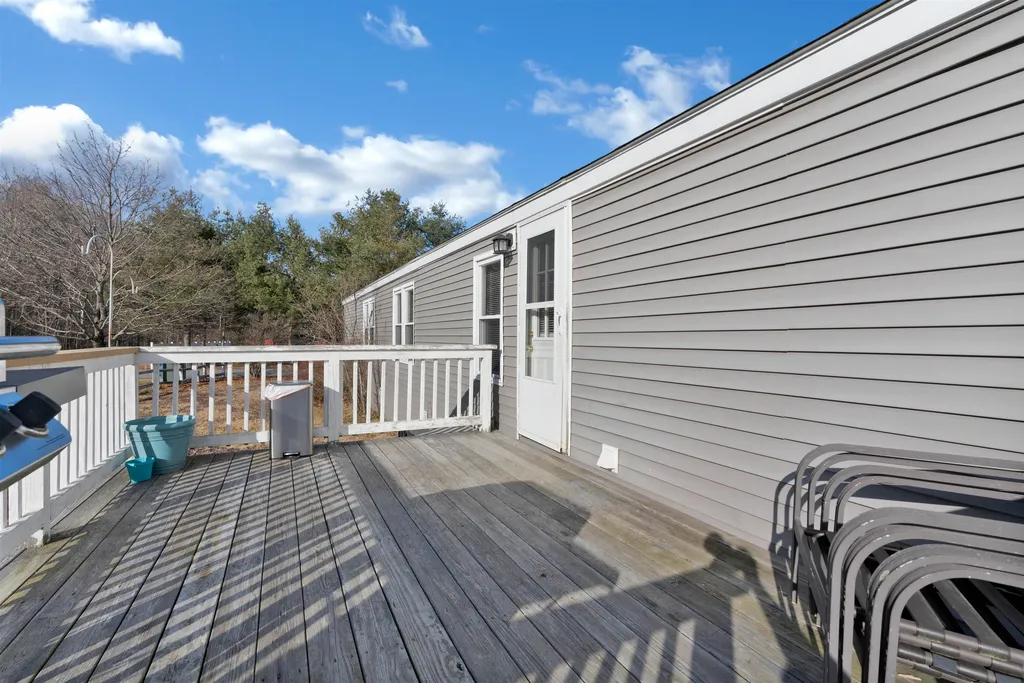 15 Daffodil Hill Lane Rochester NH 03868