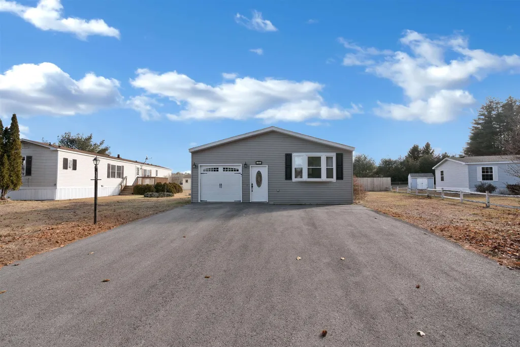 15 Daffodil Hill Lane Rochester NH 03868