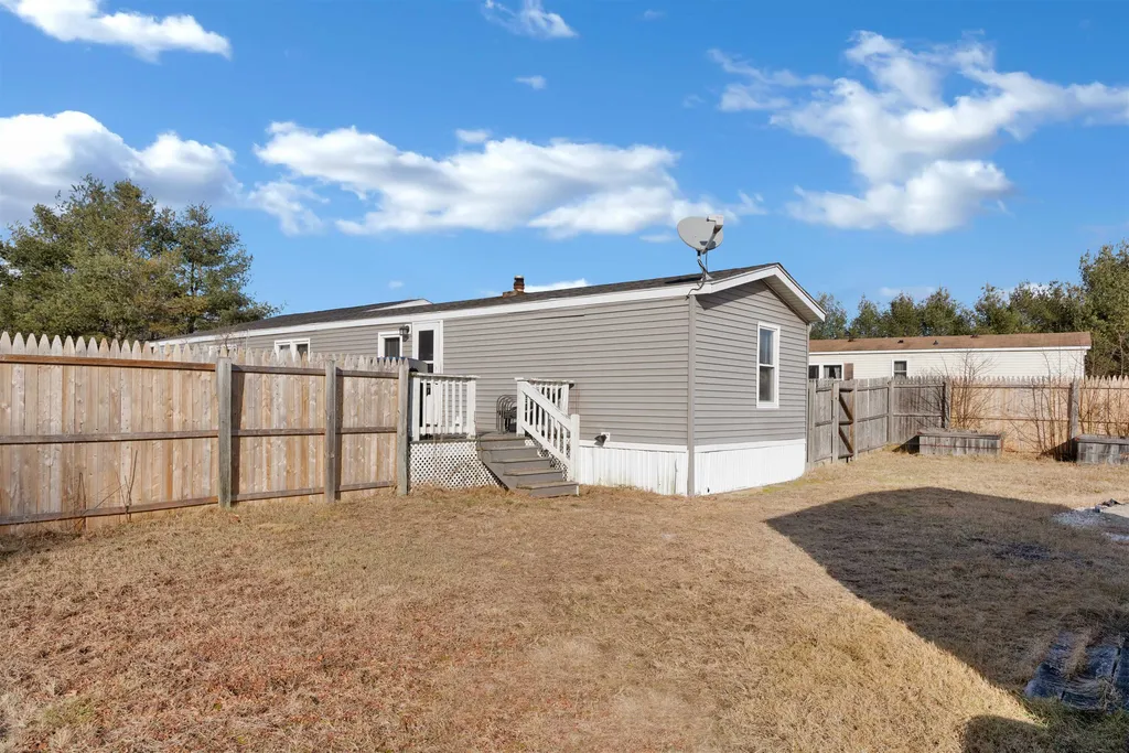 15 Daffodil Hill Lane Rochester NH 03868