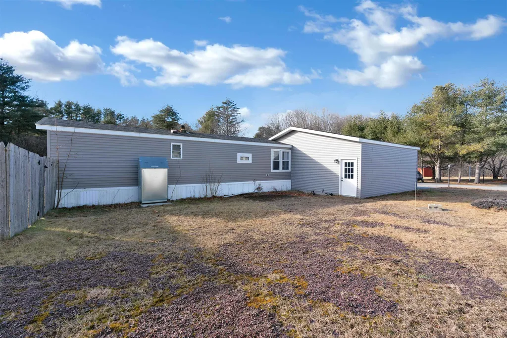 15 Daffodil Hill Lane Rochester NH 03868