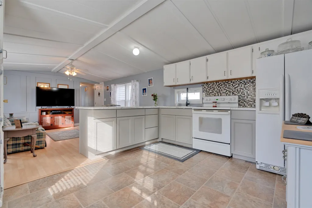 15 Daffodil Hill Lane Rochester NH 03868